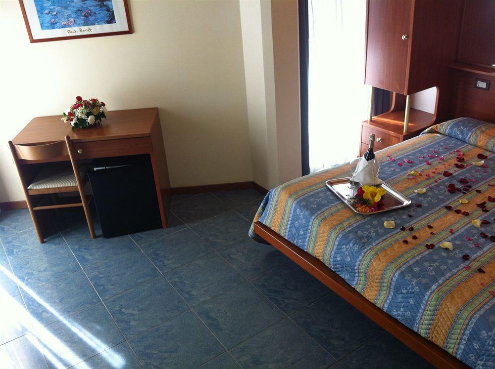 Hotel Gabbiano Porto San Giorgio Esterno foto