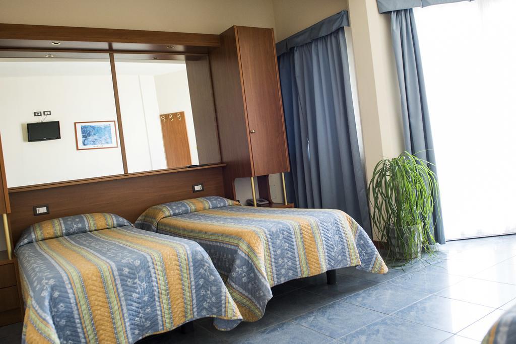 Hotel Gabbiano Porto San Giorgio Esterno foto