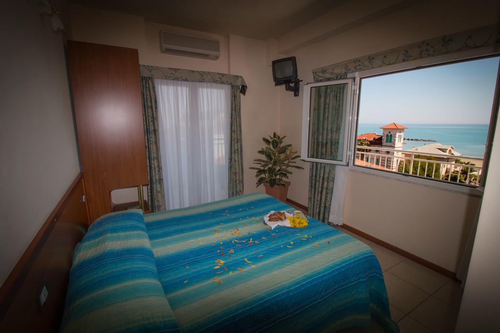 Hotel Gabbiano Porto San Giorgio Esterno foto