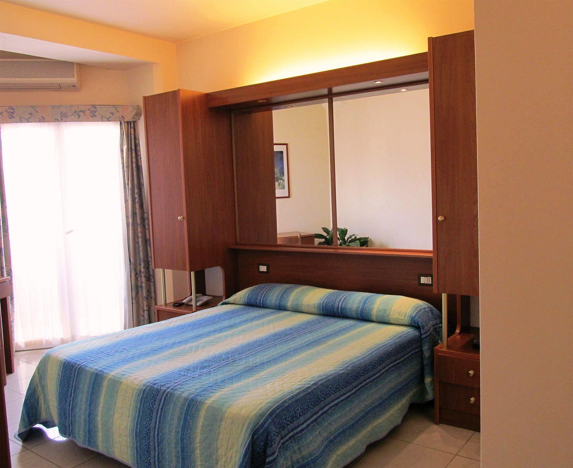 Hotel Gabbiano Porto San Giorgio Esterno foto